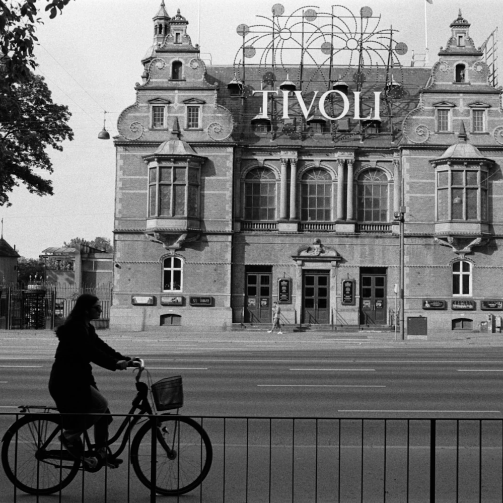 Le château de Tivoli vu de l'hôtel de ville de Copenhague